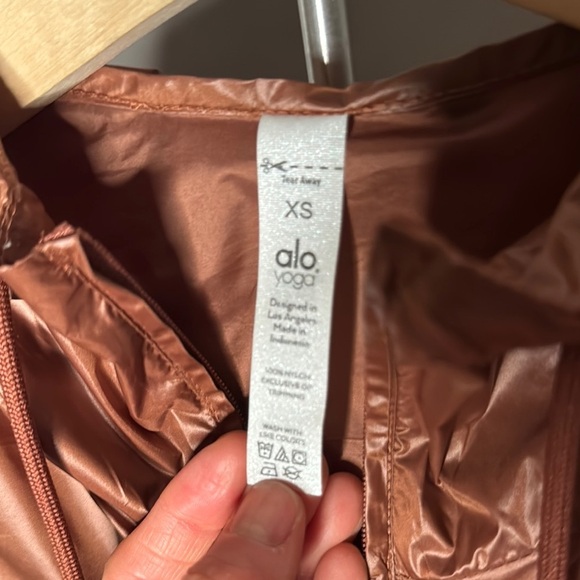 ALO YOGA • NWOT Brown Copper Windbreaker Jacket Hoodie • Size XS - Picture 2 of 10